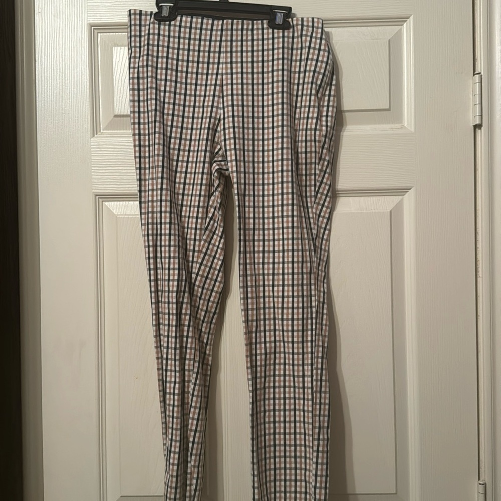 Capris black/cream/tan pants by A new Day
